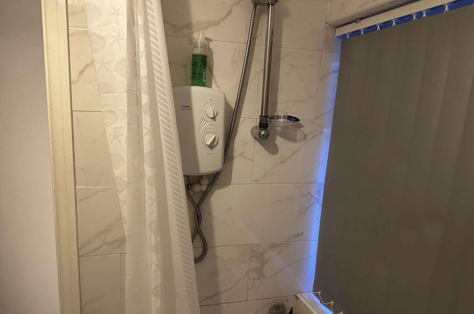 Shower, towels