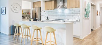 Sauna + King Beds, Super Large Luxurious Home