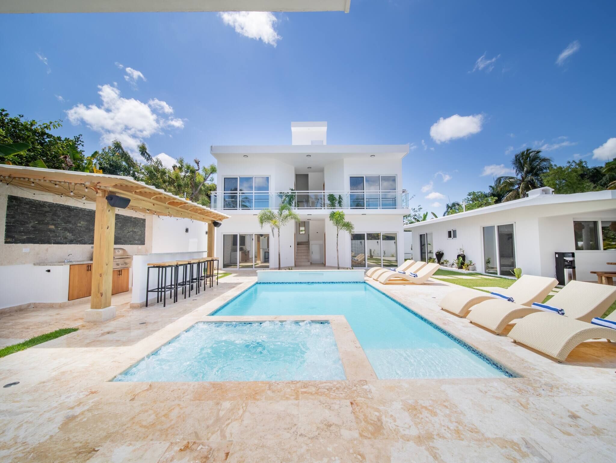 Villa, varias habitaciones, para fumadores, alberca privada | Alberca | Alberca al aire libre 