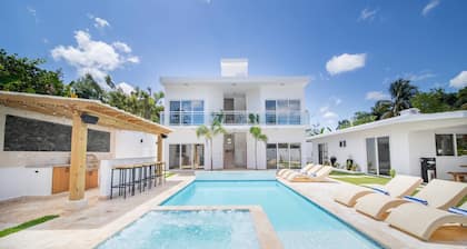Green Palace - 7br Luxury Villa in Sosua 3mins From Strip Plus 24hr Security