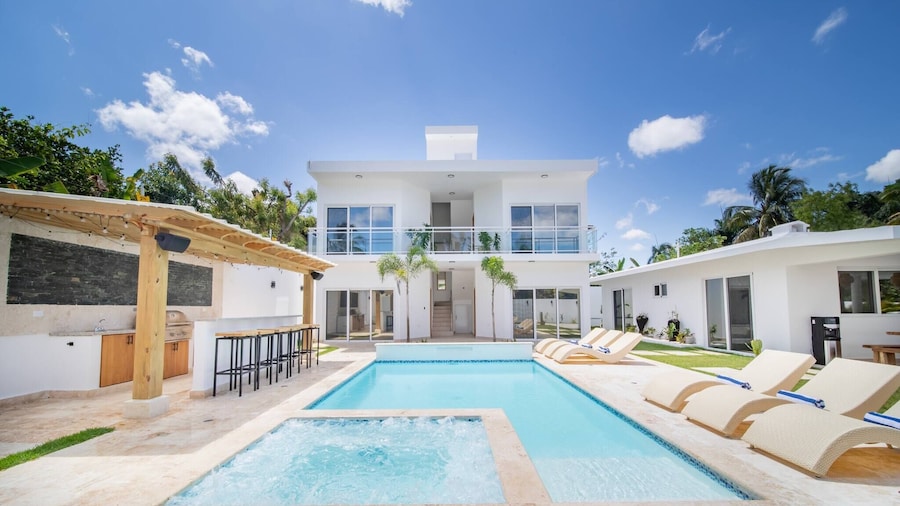 Green Palace - 7br Luxury Villa in Sosua 3mins From Strip Plus 24hr Security