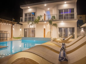 Villa, Mehrere Schlafzimmer, Raucher, eigener Pool | Sonnenterrasse