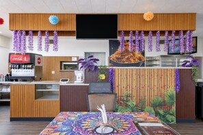 Petit déjeuner, dîner et brunch servis sur place