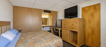 First Inn By OYO Quinter Hwy 70