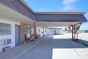 Front of property - First Inn By OYO Quinter Hwy 70 (Quinter)