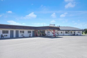 Front of property - First Inn By OYO Quinter Hwy 70 (Quinter)