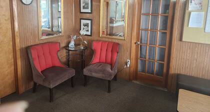 First Inn By OYO Quinter Hwy 70