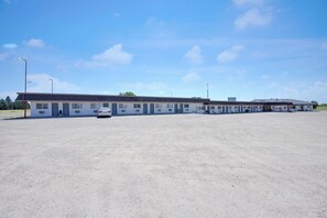 Front of property - First Inn By OYO Quinter Hwy 70 (Quinter)