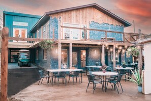 Outdoor dining - Pickleball Cafe & Micro Hotel (Ironton)