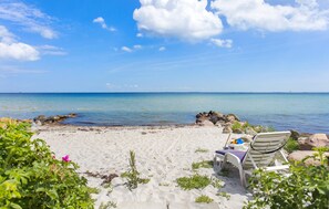 Perto da praia, prática de pesca 