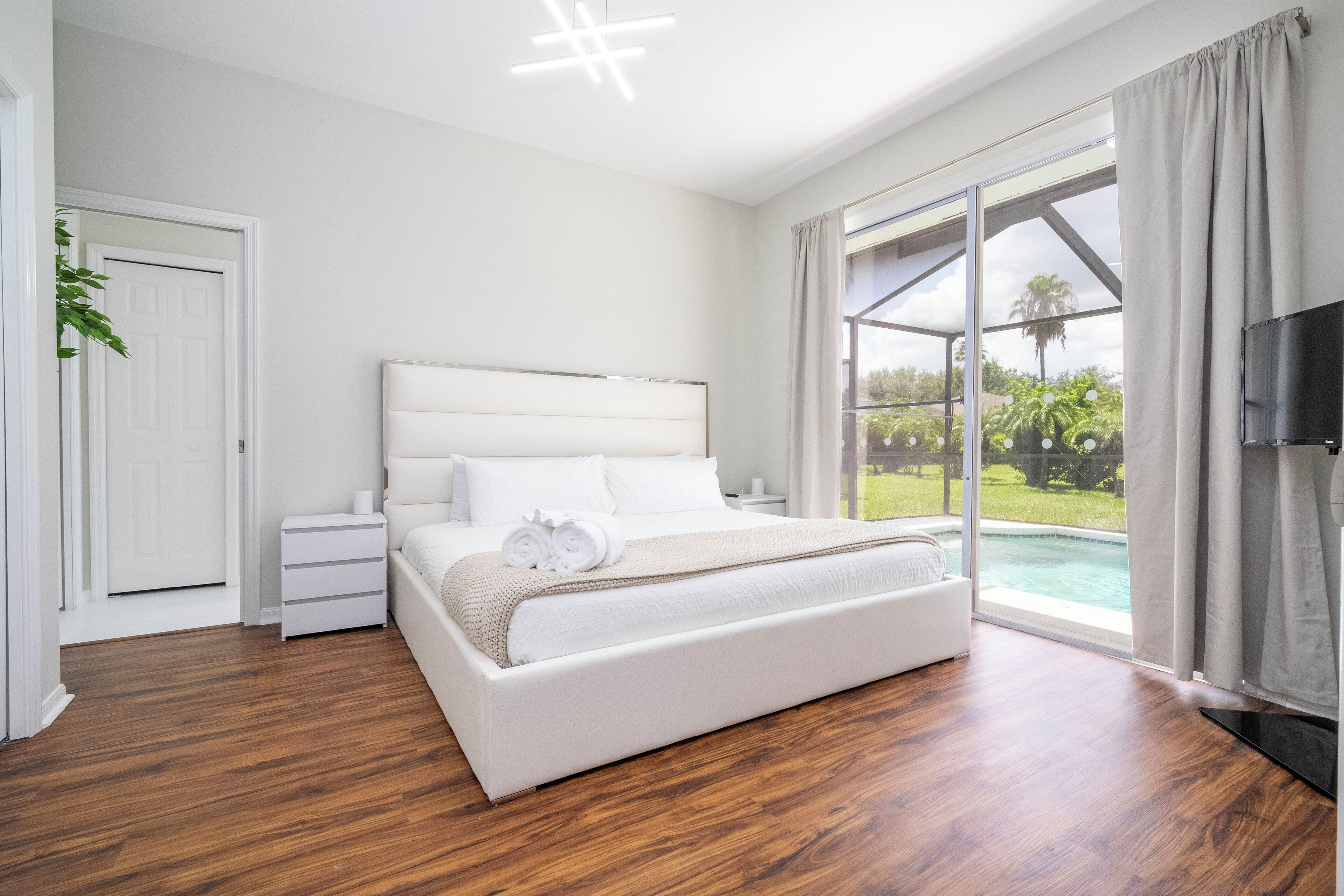 3 多 间卧室、办公桌、熨斗/熨衣板、旅行婴儿床