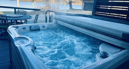 Luxurious private Portage Lakes home lake access 3 bd Oasis Hottub pet friendly!