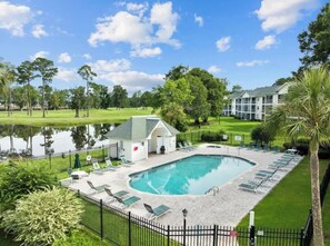 من حمّامات السباحة المغطاة، حمّام سباحة خارجي