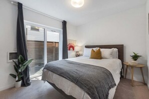 2 bedrooms, iron/ironing board, free WiFi, bed sheets - Perch - Chic retreat near Seattle's heart. Enjoy skyline views, and easy city access. (Seattle)