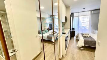 2 bedrooms, iron/ironing board, bed sheets