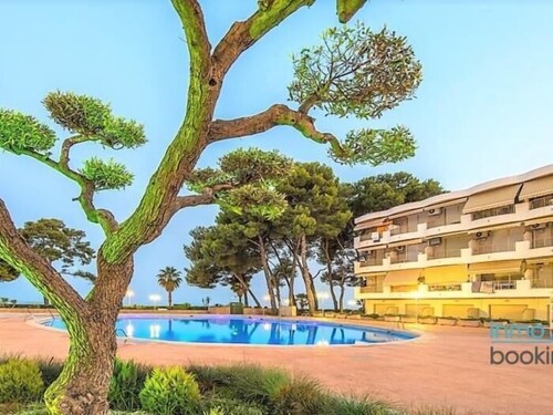 International loft, air-conditioned with pool and beach