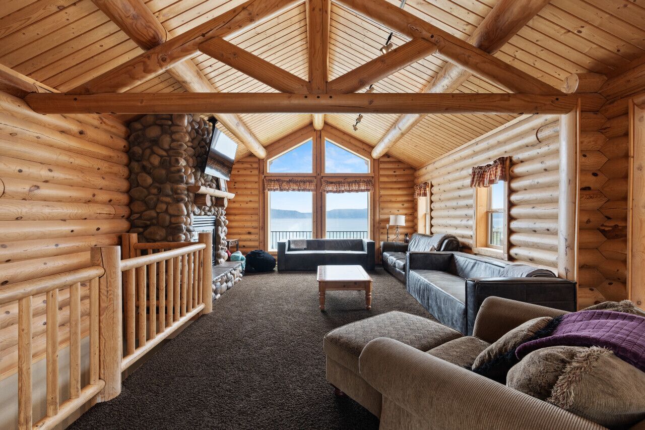 TV connectée, cheminée, jeux vidéo, baby-foot