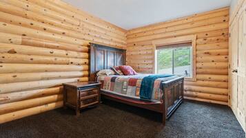 6 habitaciones, escritorio y tabla de planchar con plancha