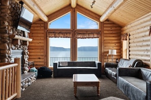 Smart TV, lareira, videogames, pebolim