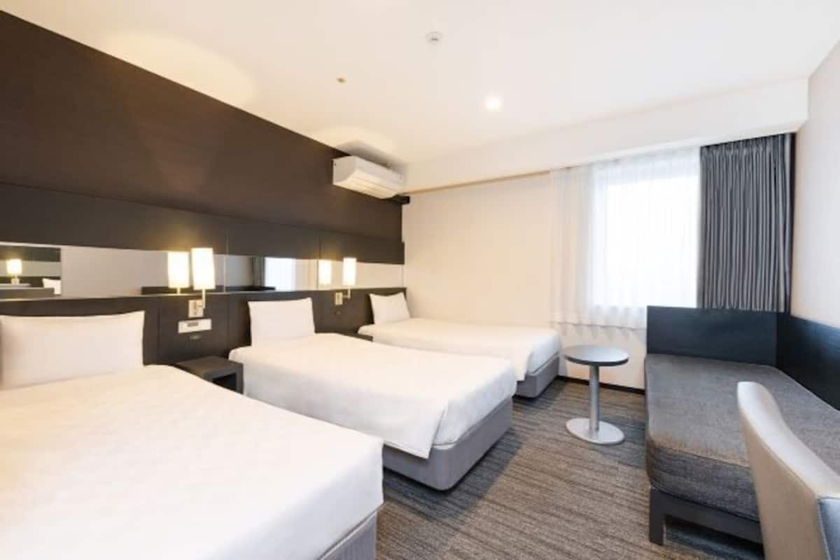 Desk, free WiFi, bed sheets