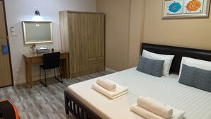 A hotel room with a bed, bedside tables, a desk, a wardrobe, and a mirror. - BAANFAHSAI ANU (Bangkok)