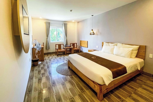 Deluxe Double Room, Garden View | Down duvets, pillow-top beds, minibar, in-room safe