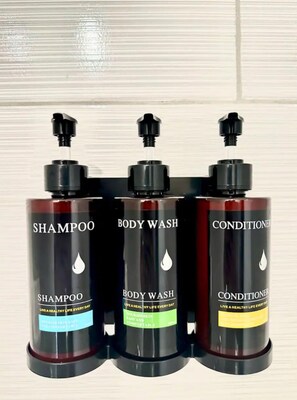 ヘアドライヤー、タオル、石鹸、トイレットペーパー