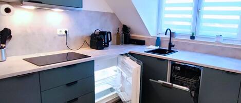 Kühlschrank, Herdplatte, Geschirrspüler
