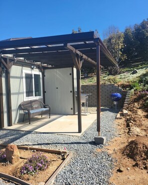 Terrace/patio - Serene Vineyard Cottage Escape (Fallbrook)