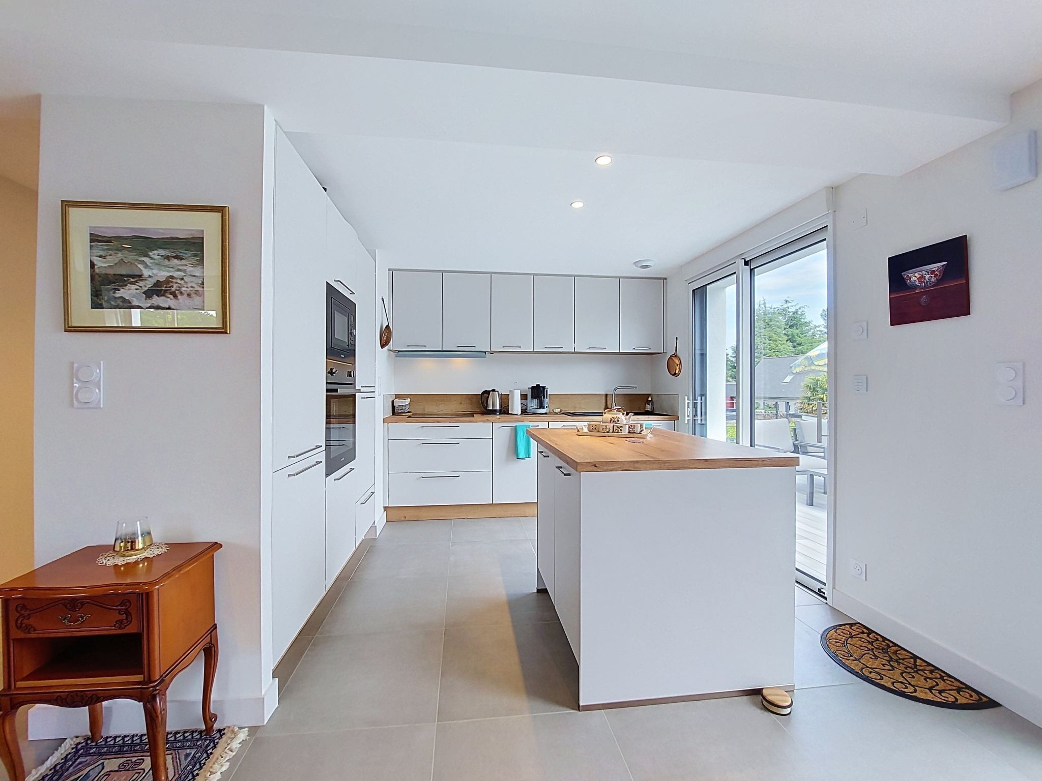 Fridge, microwave, dishwasher, cookware/dishes/utensils
