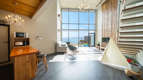 Basic Room, 1 Bedroom (101) | 1 bedroom, free WiFi - Geojedo Raonhiljo Pollvilla Pension (Geoje)