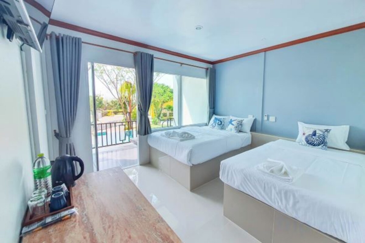 WiFi (free), bed sheets