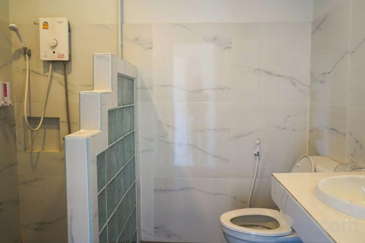Bathroom | Shower, free toiletries, towels, soap