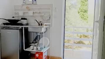 Comfort appartement, airconditioning, uitzicht op bergen | Privékeuken | Een koelkast, een espressoapparaat, een koffiezetapparaat/waterkoker