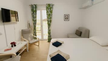 Deluxe Room | Pillowtop beds, individually decorated, individually furnished