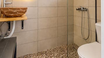 Comfort Apartment, Air conditioning, Mountain View | Bathroom | Shower, free toiletries, hair dryer, towels