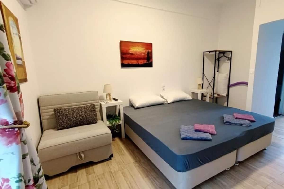 Comfort Apartment, Air conditioning, Mountain View | 1 bedroom, pillow-top beds, individually decorated