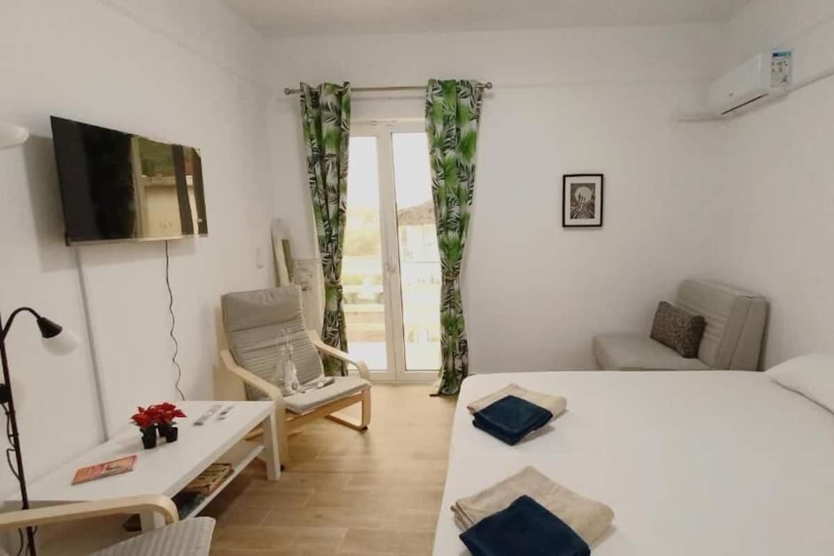1 bedroom, pillow-top beds, individually decorated