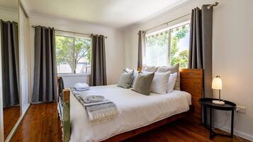 3 bedrooms, desk, iron/ironing board, travel cot