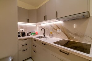 Køleskab, mikrobølgeovn, ovn, opvaskemaskine