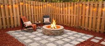 Quiet, Pet Friendly Townhome - 2 Kings/1 Queen, Fire Pit, close to downtown 