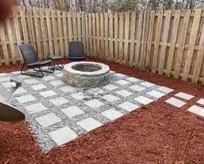 Property grounds - Quiet, Pet Friendly Townhome - 2 Kings/1 Queen, Fire Pit, close to downtown (Greensboro)