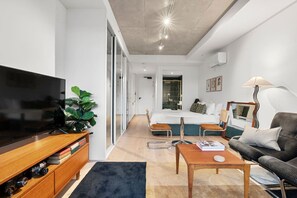 1 habitación, tabla de planchar con plancha, wifi y ropa de cama 