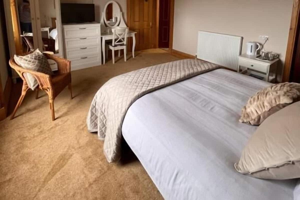 Deluxe Double Room, Sea View | Soundproofing, iron/ironing board, free WiFi, bed sheets
