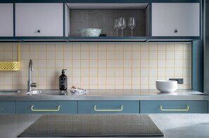 Fridge, stovetop, coffee/tea maker, toaster - Århus North Single by Daniel & Jacob's (Aarhus)