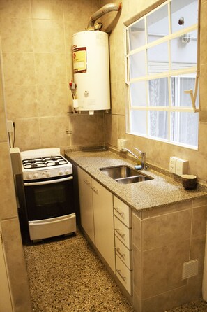 Fridge, microwave, oven, stovetop - Amplio Departamento en el Barrio de Recoleta (Buenos Aires)