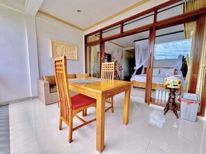 Dining - Tranquil house with balinese atmosphere  (Gianyar)