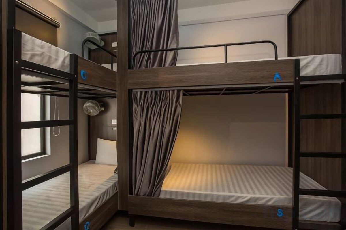 WiFi (free), bed sheets
