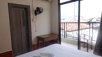 Quarto casal luxo | Wi-Fi de cortesia, roupa de cama