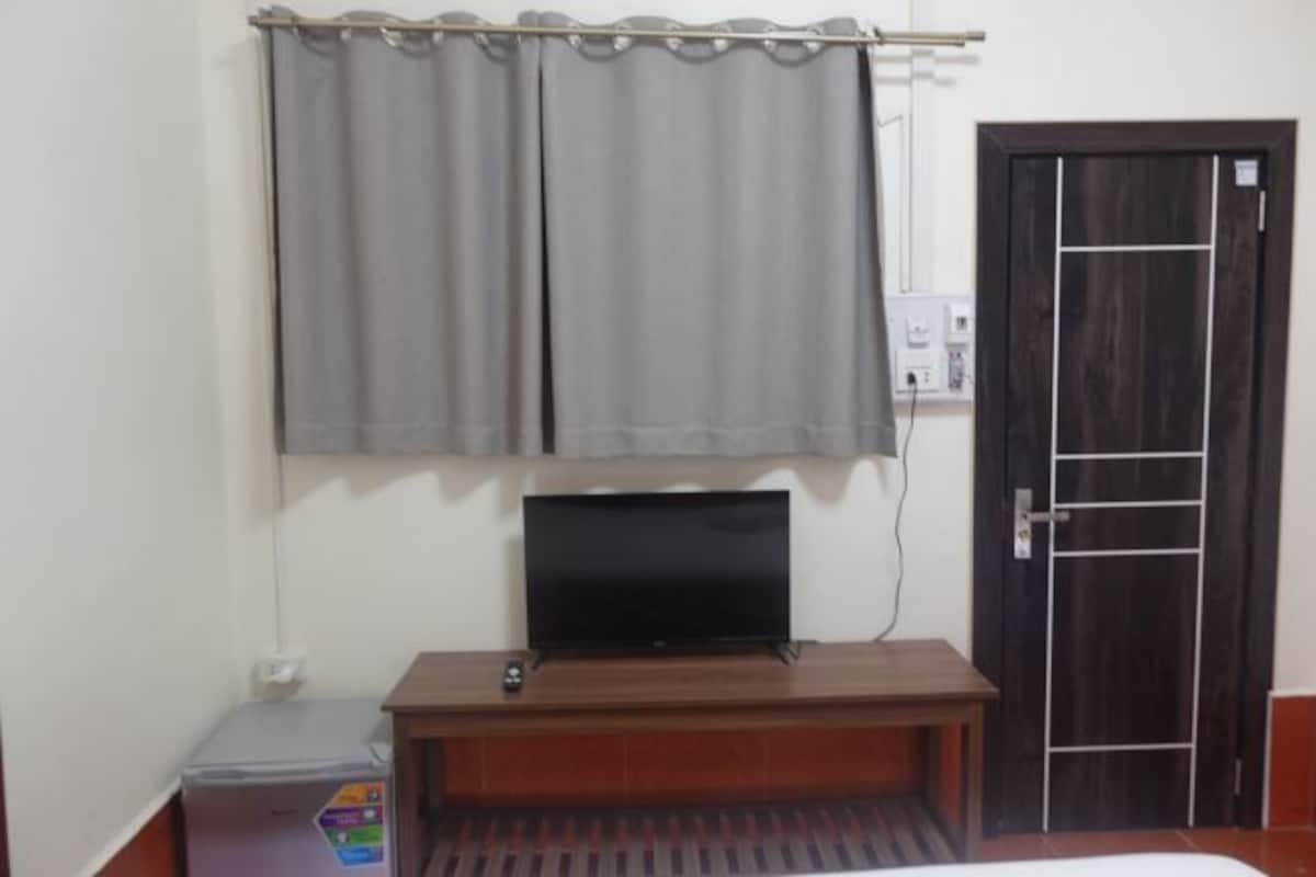 WiFi (free), bed sheets